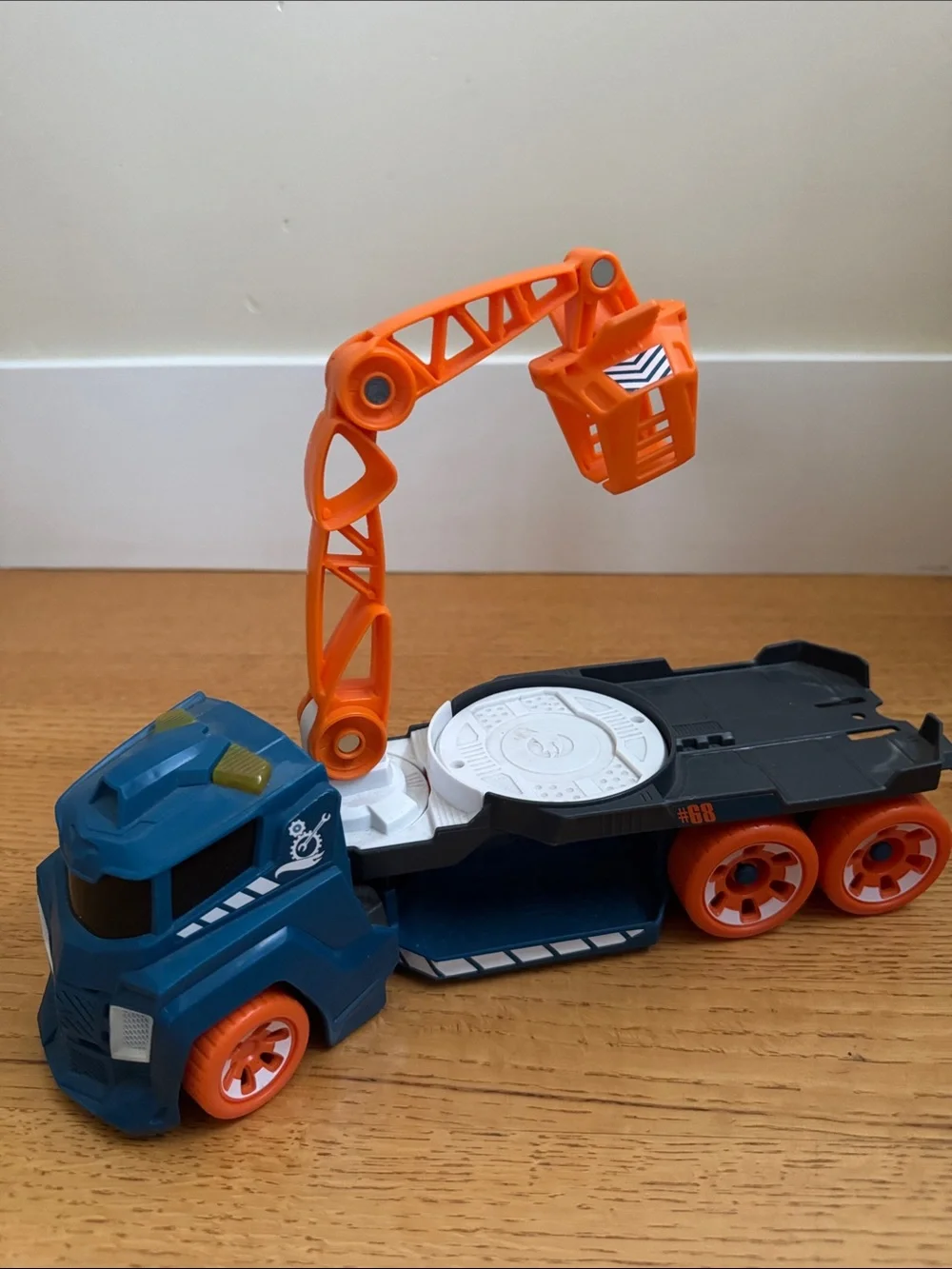 Hot Wheels Spinnin' Sound Crane Vehicle